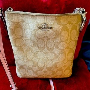 Coach Crossbody, great condition